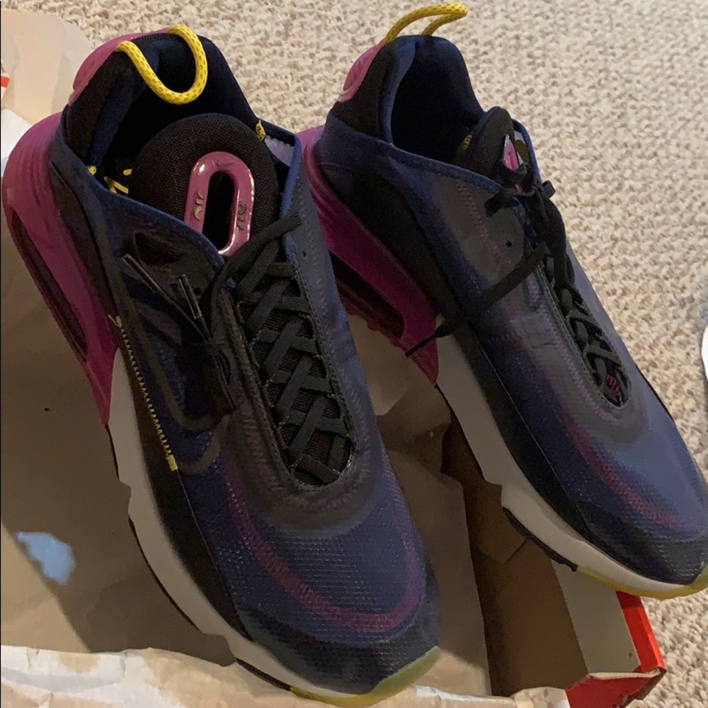 NIKE AIR MAX 2090 size 13